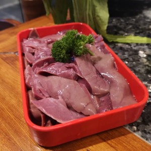 higados de cerdo, carne de primera.