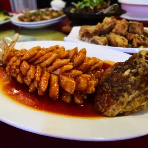 Pescado en racimos de uva