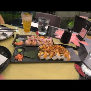 Acevichado Roll y un Chica Roll