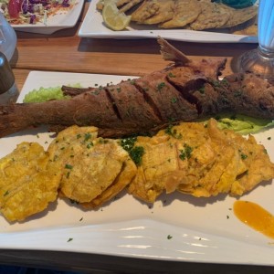 pescado frito con patacones