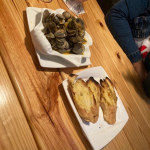 Almejas al Ajillo