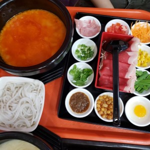 Rib eye y base de sopa tomate