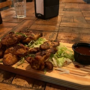 Alitas en salsa barbacoa