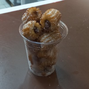 Churropops rellenos de chocolate y dulce de leche