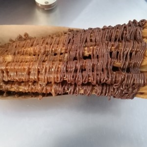 Churros glaseados chocolate y manjar