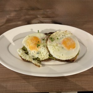 DESAYUNO - AVOCADO TOAST