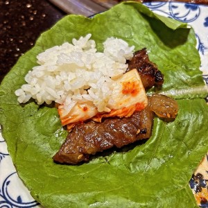 Carne bbq hecha en la mesa