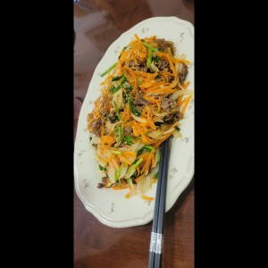 carnes con fideos camotes