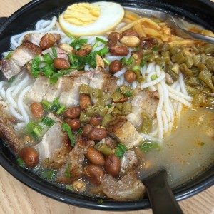 Sopa lechona con doble fideo