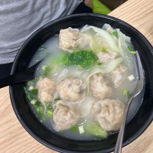 Sopa wanton de camarones