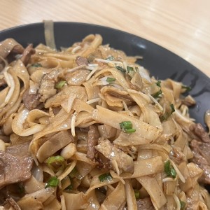 Chow fun con carne 