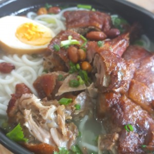 Sopa de pato con tallarines
