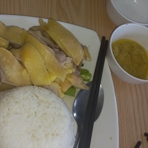 Gallina de patio con arroz blanco en salsa de jengibre