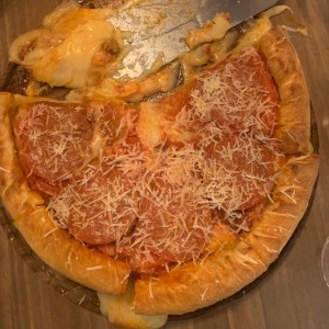 deep dish con 1 kilo de mozarela