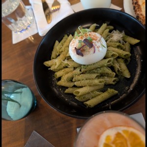 penne al pesto con burrata
