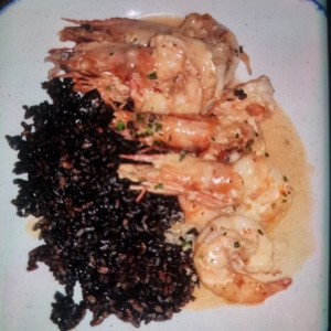 camarones en salsa de coco y arroz negro