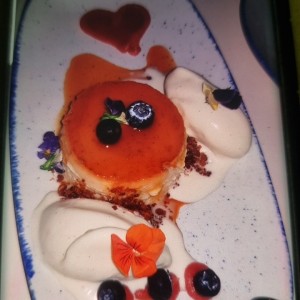Flan con queso de cabra y helado