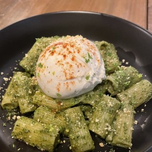 Pesto y Burrata