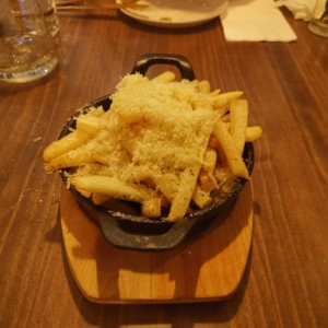 papas con queso y trufas