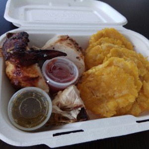 1/4 de pollo con patacones
