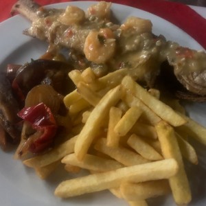Pescado Chorillero, Pescado Frito con Camarones