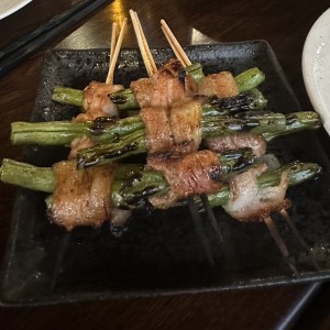 Brocheta esparragos y bacon
