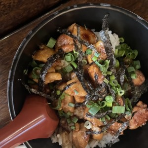 Arroz con encuentro de pollo y nori