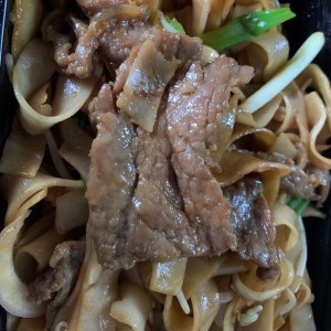 Chow Fun de Carne