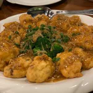 Tofu Relleno; a este plato solo le falta un arroz Blanco.
