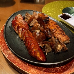 Roast Mixto de Tres. Mi plato favorito. Pork belly cronchy, pork BBQ y Pato asado.