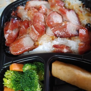 ASADO DE CERDO CON ARROZ Y VERDURAS