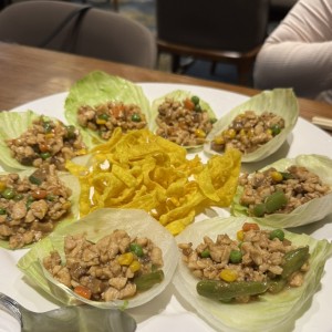 Tacos de lechuga con pollo