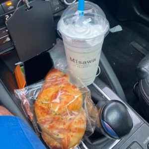 Smoothie Hazelnut y Emparedado Jamon con Queso
