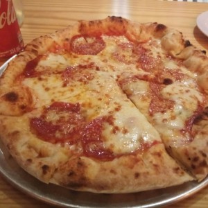 cuatro esquinas con peperoni