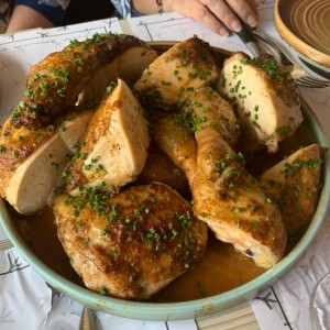 Almejas en Salsa Bombay Pollo Entero Chic con su Gravy de la Casa