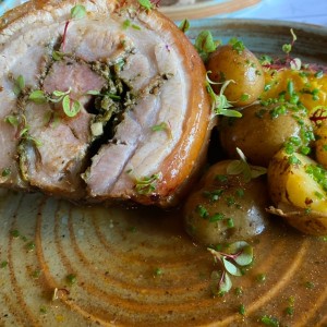Porchetta con papines (domingo)