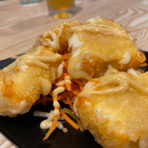 Queso fundido cubierto en panko