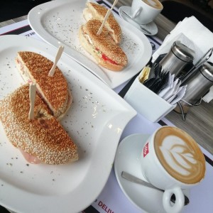 Bagels y cafes con leche
