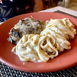 Cartoccio de Res con Linguini a la Crema