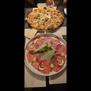 pizza y carpaccio