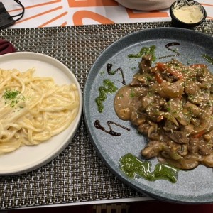 Filete res stroganoff con pasta cremosa
