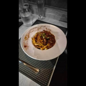 Ossobuco de Res con Linguinni a la Crema