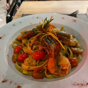 linguini con langostinos al oleo