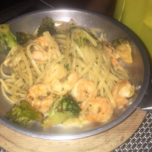 linguini con camarones