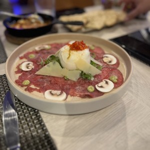 Carpaccio di Manzo con Burrata Trufada