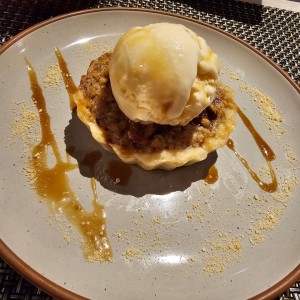 Tartaleta de nueces con helado de vainilla 