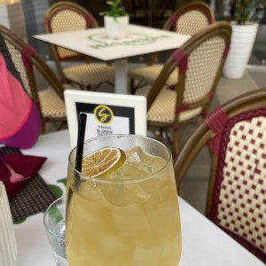 Limoncello Spritz