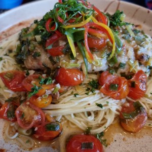pescado corvina con pastas
