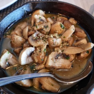 hongos al ajillo