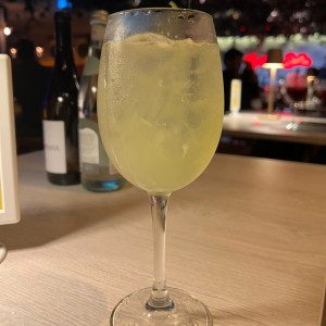 Limoncello spritz